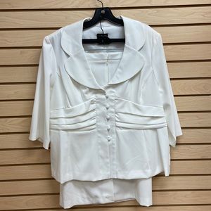 T Milano women fashionable fancy skirt suit Size 18 W